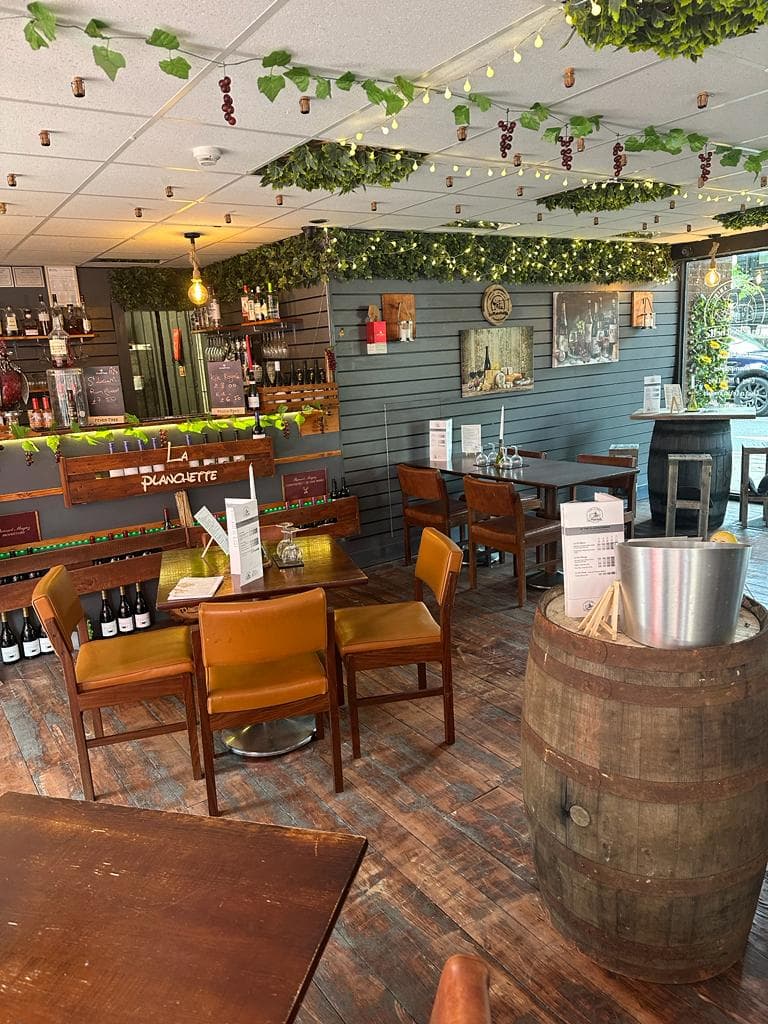 La Planchette dining experience